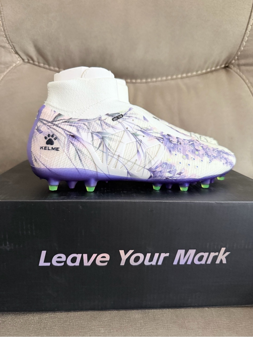 Kids White & Purple Floral Soccer Cleats - Picture 4 of 4
